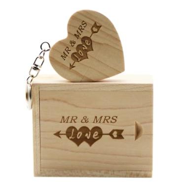 Imagem de LXSINO Pen drive USB 3.0 de madeira de 32 GB com design gravado a laser Mr & Mrs – Stick USB de madeira em formato de coração de 32 GB com caixa para casamento, casal, pais (maple)