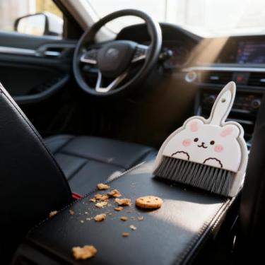 Imagem de Conjunto de vassouras de coelho de desenho animado, mini vassoura fofa com pá de lixo para desktop, casa e escritório, acessório de limpeza divertido para tarefas fáceis de varrer poeira