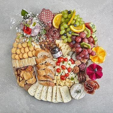 Imagem de Tábua de Queijos e Aperitivos Camélia para Presente  Caminho da Fazend