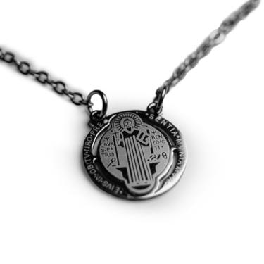 Imagem de Escapulário Prateado São Bento Protetor Vazado Em Aço 316l