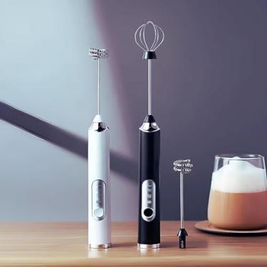 Imagem de Mini Mixer Elétrico Portátil USB Inox 3 Velocidades – Misturador de Bebidas, Shakes, Café, Ovos e Espumador de Leite com 2 Batedores – Recarregável Preto/Branco