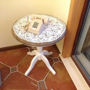 Imagem de Wuluwala Toalha de mesa redonda de crochê feita à mão, toalha de mesa de renda de algodão, pequena toalha de mesa bege para mesas, capa de sofá, cômoda de casamento, cachecol, decoração, 58 cm, branco