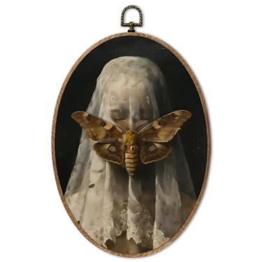 Imagem de ANYEMW Arte de parede em tela oval com decoração gótica de mulher e mariposa, arte oculta Dark Academia para sala de estar, presente de estética bruxa, 21 x 28 cm. (016)