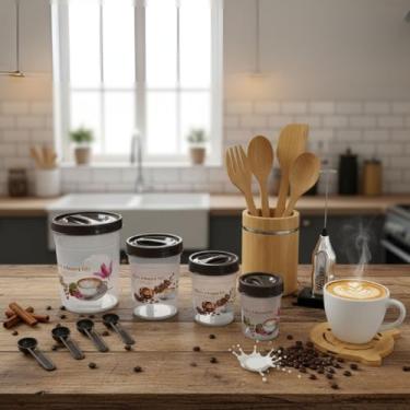 Imagem de KIT PRATICIDADE | 4 Potes de Plástico com Colher + 1 Conjunto de Utensílios de Bambu + 2 Descansos de Panela em Bambu + Mini Mixer Portátil | Organização, Cozinha Funcional e Preparo Rápido