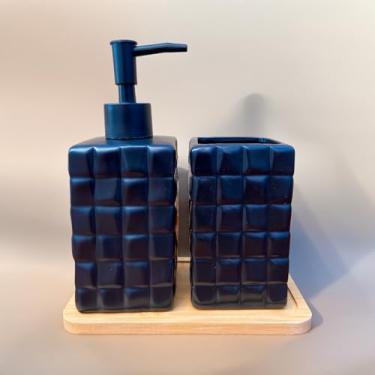 Imagem de Kit Lavabo com Dispenser de Sabonete Líquido, Porta-Escovas e bandeja em bambu. Elegante e funcional. (Preto)