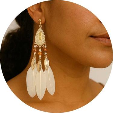 Imagem de Brinco Pressão Étnico com Penas Brancas e Detalhes Dourados - - anjo d
