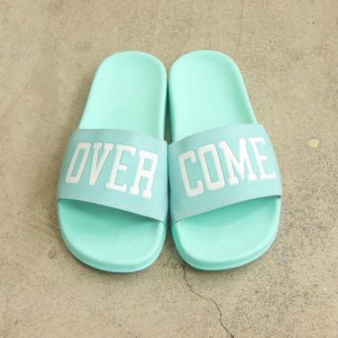 Imagem de Chinelo Overcome "Script" Tiffany-Unissex