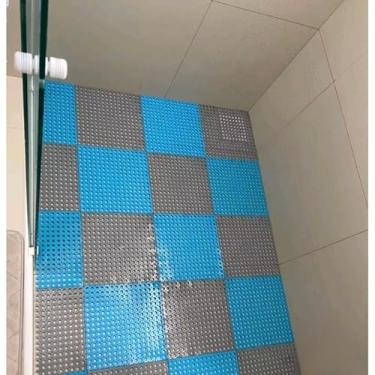 Imagem de Kit 9 PeçAs Tapete Estrado Modular Antiderrapante 30x30 Para Banheiro E Vestiario(AZUL E CINZA)