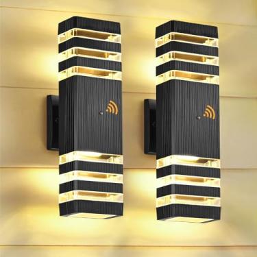 Imagem de DARIISI Luzes de parede externas crepúsculo ao amanhecer, pacote com 2 luzes para cima e para baixo, arandela de parede externa, luminária exterior preta, suporte de parede, luzes externas de alumínio à prova d'água para garagem e casa