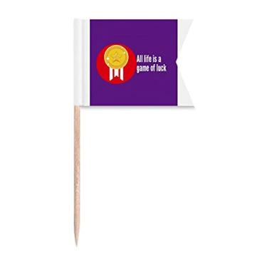 Imagem de Bandeiras de palito de dente da sorte com palavras de filme para marcação de palito de festa, bolo de comida, placa de queijos