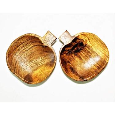 Imagem de Pratos de condimentos de madeira de acácia esculpida à mão, design em forma de maçã (2 peças) fácil de limpar, leve para pratos, lanches, sobremesas, carregador clássico inquebrável de madeira de lei