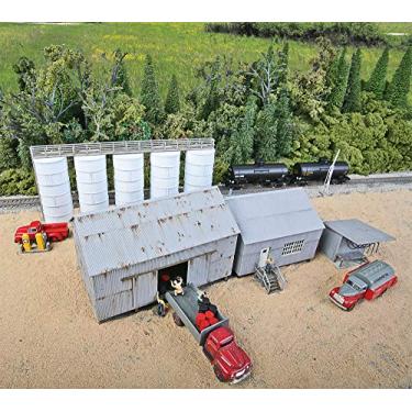 Imagem de Walthers, Inc. Revendedor de óleo Trackside com kit de tanques de armazenamento