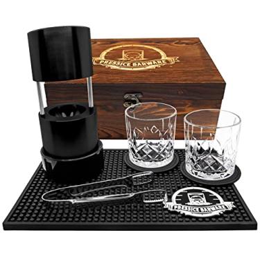Imagem de Pressice Barware Kit de prensa de gelo – Faça bolas de gelo gigantes sem esforço – Inclui prensa de gelo, pinças, copos de uísque, porta-copos, tapete de bar, bandeja de gotejamento e molde de gelo – Feito nos EUA · Kit preto V2)
