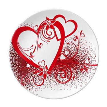 Imagem de Pratos de Dia dos Namorados em porcelana decorativa com corações brancos vermelhos e flores