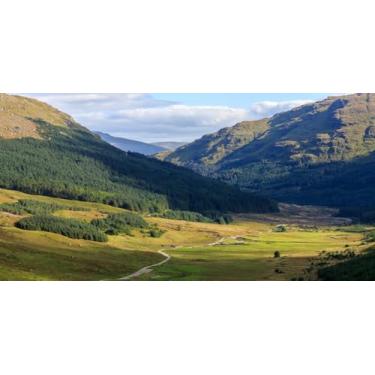 Imagem de Cenários de bacia de montanha, vinil Yeele 4,6 x 2,4 m, céu azul, nuvens brancas, árvore verde, grama, natureza, paisagem, fotografia, fundo, trilhas, montanhas, bebês, fotos, vídeos, estúdio,