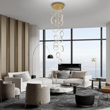 Imagem de Lustre LED moderno com 15 anéis, preto, dimerizável, para tetos altos, com controle remoto e altura ajustável. Luminária pendente para escada, sala de estar e hall de entrada (Dourado, 15).