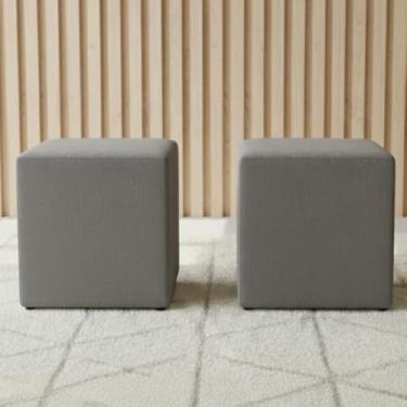 Imagem de Puff Quadrado Decorativo em Veludo Estofado – Estrutura Reforçada em Madeira, Assento Sofisticado para Sala, Quarto e Recepção(KIT 2 CINZA)
