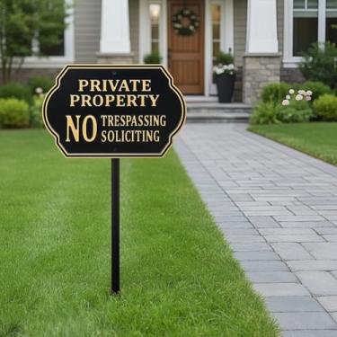 Imagem de HYF DESIGN Placa de propriedade privada No Soliciting Trespassing Yard, letras em relevo, placa de alumínio de 19 x 29 cm com estaca de gramado de 80 cm