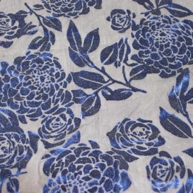 Imagem de Tecido de veludo Burnout estampado sem costura de nylon poliéster de 150 cm – floral médio, leve 125 g/m², elástico bidirecional (azul-marinho, 10 jardas)