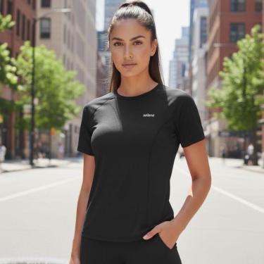 Imagem de Camiseta Feminina Preta com Bolsos e Recorte Selene-Feminino