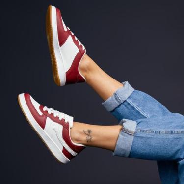 Imagem de Tênis Casual Feminino Vermelho bordô e Branco  Estilo Urbano emmateria
