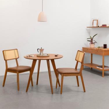 Imagem de Conjunto Mesa de Jantar Square Laminada Redonda Natural - 88cm + 2 Cadeiras Lalá Encosto Palha Creme - Cognac Conjunto Mesa Jantar Square Laminada Redonda 88cm Natural + 2 Cadeiras Lalá Encosto Palha Creme Assento Pu Whisky (B212)