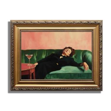 Imagem de KBKBART Arte de parede vintage com moldura dourada, decoração de parede temperamental, mulher vitoriana descolada no sofá com imagem de martini, pinturas em tela para quarto, sala de estar, casa