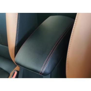 Imagem de GDGZJJD Capa de couro para console central de carro/apoio de braço, adequado para Corolla Cross 2022 2023 2024 2025 proteção antiarranhões para acessórios de interiores automotivos (vermelho)