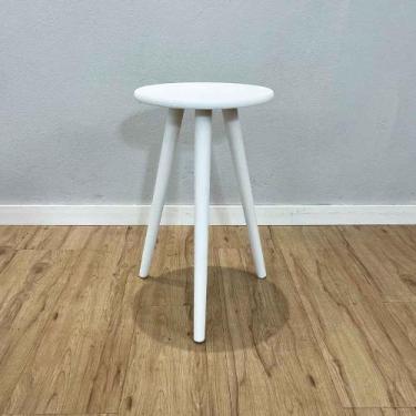 Imagem de Mesa Lateral Redonda com Pé Palito de Madeira Branco - ArtFactory Desi