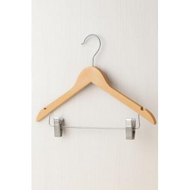 Imagem de Cabide de Madeira com Presilhas, Material Madeira e Metal, Acabamento em Verniz, 44 cm x 24 cm, Gancho Giratório 360°, Ideal para Roupas, 1 Unidade