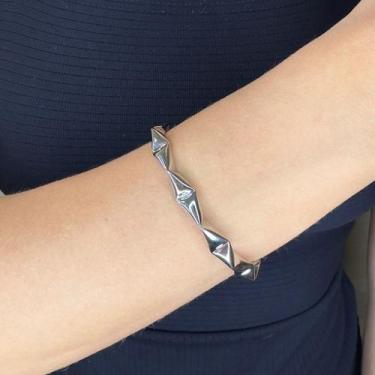 Imagem de Bracelete Regulável Aro Amassado Banhado em Ródio - Anastásia Joias