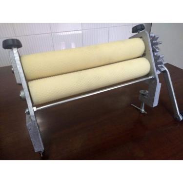 Imagem de Cilindro alveolador de cera de abelhas manual - em Ferro. 