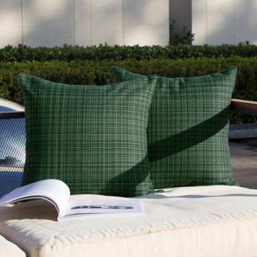 Imagem de Kevin Textile Pacote com 2 fronhas decorativas à prova d'água para ambientes externos, capa de almofada de jardim, capa para sofá de barraca de pátio, 40,6 x 40,6 cm, verde exército