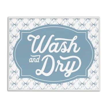 Imagem de Stupell Industries Wash & Dry with Bow Pattern White Framed Giclee Art Design por Lettered and Fored, 61 x 76 cm