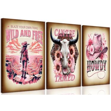 Imagem de Conjunto de arte de parede em tela Western Cowgirl com 3 impressões rosa do oeste selvagem com chapéu de caubói, caveira de touro, flores e citações inspiradoras, decoração de parede rústica de