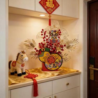 Imagem de KYMY Balde de Fu de Ano Novo Chinês, 2026 Festival da Primavera Fu Personagem Ramos Artificiais Enfeite de Mesa da Sorte, Arranjo de Flores de Baga Vermelha para Mesa de Ano Novo Lunar Vitenamese