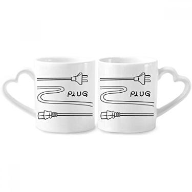 Imagem de Conjunto de canecas de porcelana para casal com fio de plugue de furo duplo desenho manual para amantes de cerâmica alça de coração