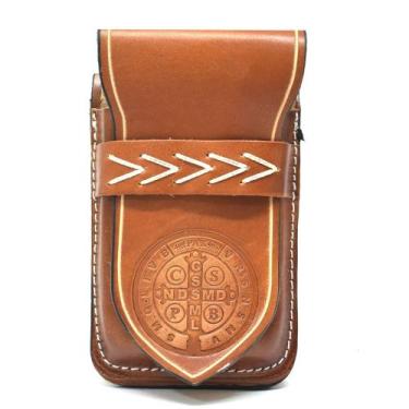 Imagem de Bainha Porta Celular Rústica Couro Atrevidu's Country, Medalha são ben