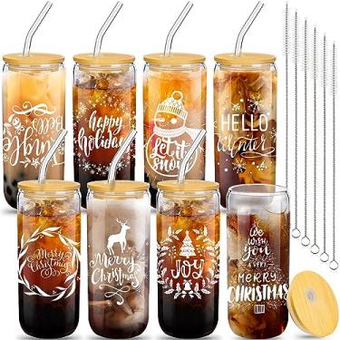 Imagem de meekoo Copos de vidro de Natal copos de 590 ml com tampas e canudos em forma de lata copo de café gelado copos de vidro canecas de Natal copo de água de vidro para mulheres crianças homens presente de natal (elegante, 8 peças)