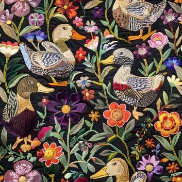 Imagem de Papel de parede floral animal de pato preto escuro autoadesivo adesivo aquarela vintage vívido padrão têxtil folha papel de contato removível à prova d'água para locatário de quarto amigável 45 cm x