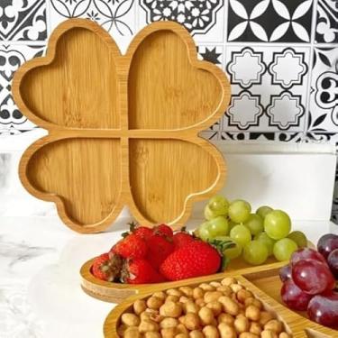 Imagem de Bandeja Petisqueira em Bambu Formato Trevo 4 Corações, 4 Divisões, 28cm, Tábua para Servir Aperitivos e Frutas
