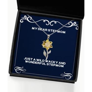 Imagem de SpreadPassion Colar com pingente de girassol Just A Wild Wacky and Wonderful Stepmom presente de filho, ideia única para a mãe