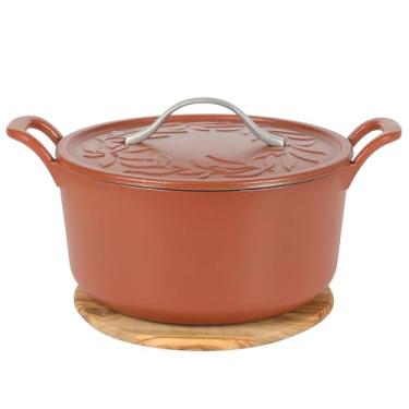 Imagem de Bloomhouse Forno holandês de ferro fundido de 7 litros com tampa em relevo, esmalte europeu e tripé de madeira de oliveira - terracota fosca