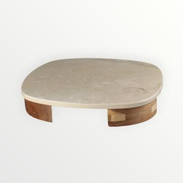 Imagem de Bandeja de Mármore Bege com Base em Madeira, Redonda, 30cm x 30cm x 5cm, para Servir
