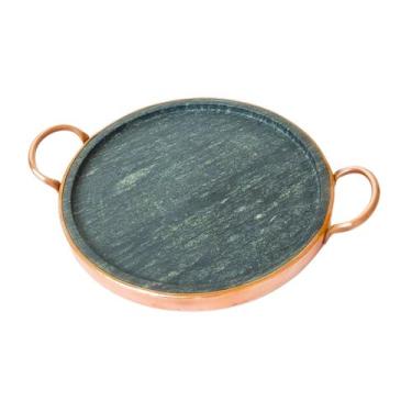 Imagem de Forma De Pizza Pedra Sabão 27 Cm Mantém Quente Alça Cobre - Ô Bichim, 