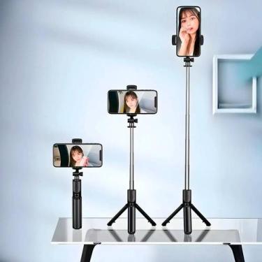 Imagem de Pau de Selfie com Tripé Controle Remoto e Altura Ajustável para Fotos 