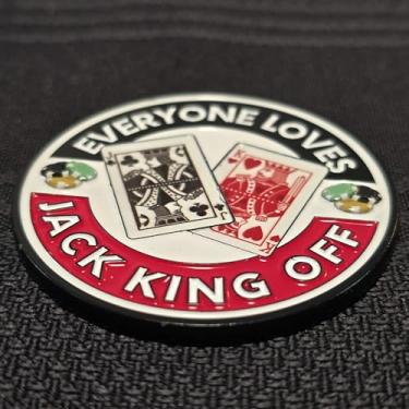 Imagem de LETS GO CORNHOLE Jack King Off Poker Card Protector Good Luck Charm Card Guard, Casino Gaming Texas Holdem Token Metal Heavy Deluxe 3D Embossed Design
