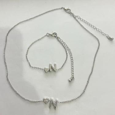 Imagem de Colares com pingente 102 Conjunto de pulseiras com inicial de prata para mulheres banhado a prata com pingente de coração com inicial de coração e pulseiras, presentes de aniversário de aniversário