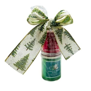 Imagem de Bath & Body Works Conjunto de 2 velas perfumadas de maçã e feijão de baunilha Noel com 1 pavio de 2 peças com laço de fita de pinheiro de Natal de 76 cm para festas de 227 g cada