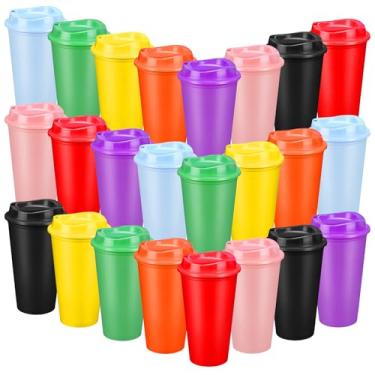 Imagem de EVELOMO Pacote com 24 xícaras de café reutilizáveis com tampas, copos de café de 473 ml - Canecas de viagem de plástico para bebidas quentes e frias - Copos coloridos para levar para festa, escritório